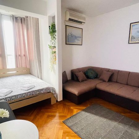 Bar Center Studio Apartment Екстериор снимка