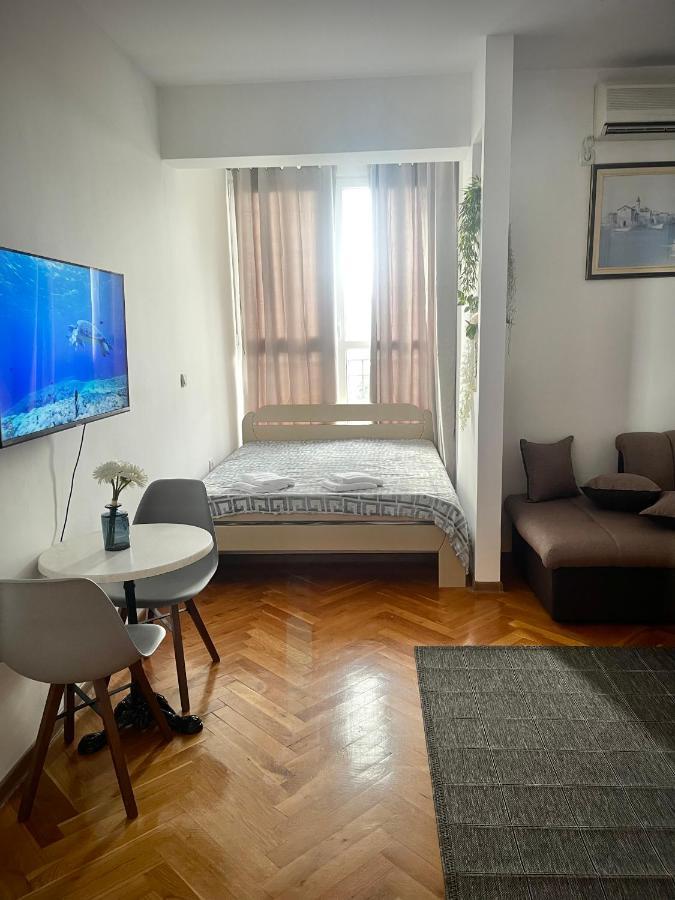 Bar Center Studio Apartment Екстериор снимка