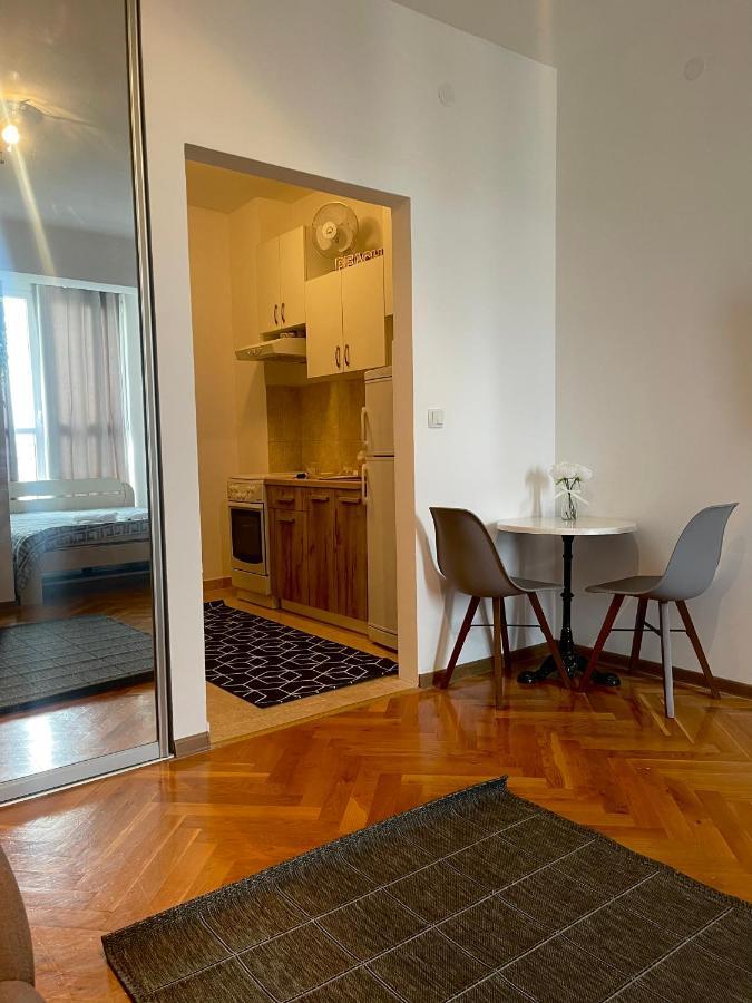 Bar Center Studio Apartment Екстериор снимка