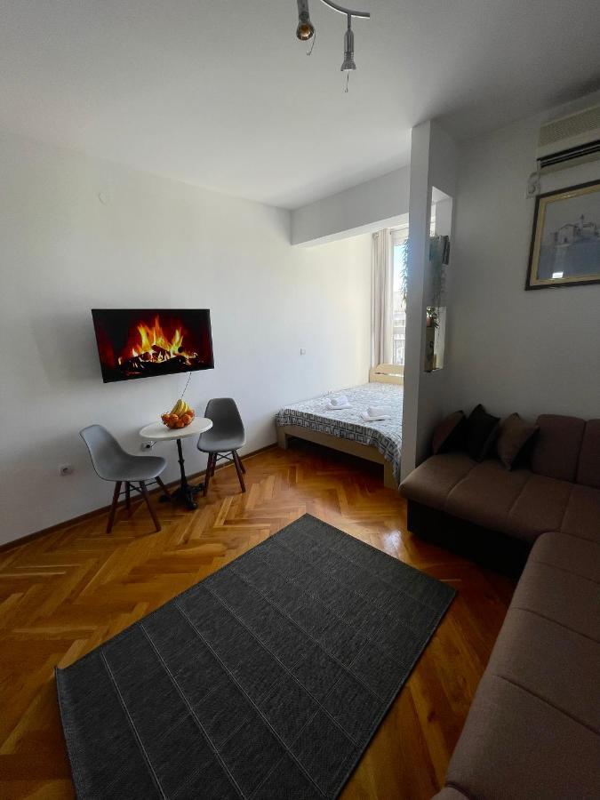 Bar Center Studio Apartment Екстериор снимка