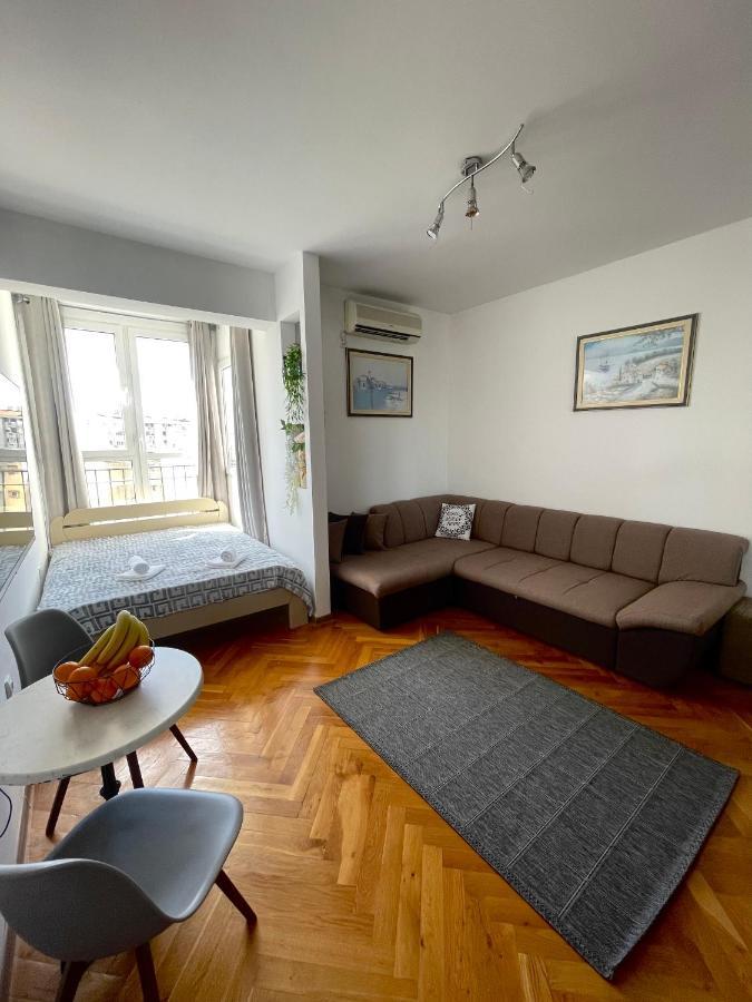 Bar Center Studio Apartment Екстериор снимка